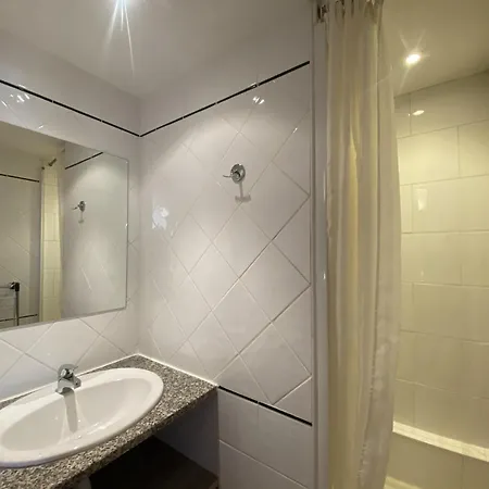 Résidence Neves - Location: Pour 4 Personnes Dans Un Quartier Animé / Les Neves Mae-9078 Apartamento *
